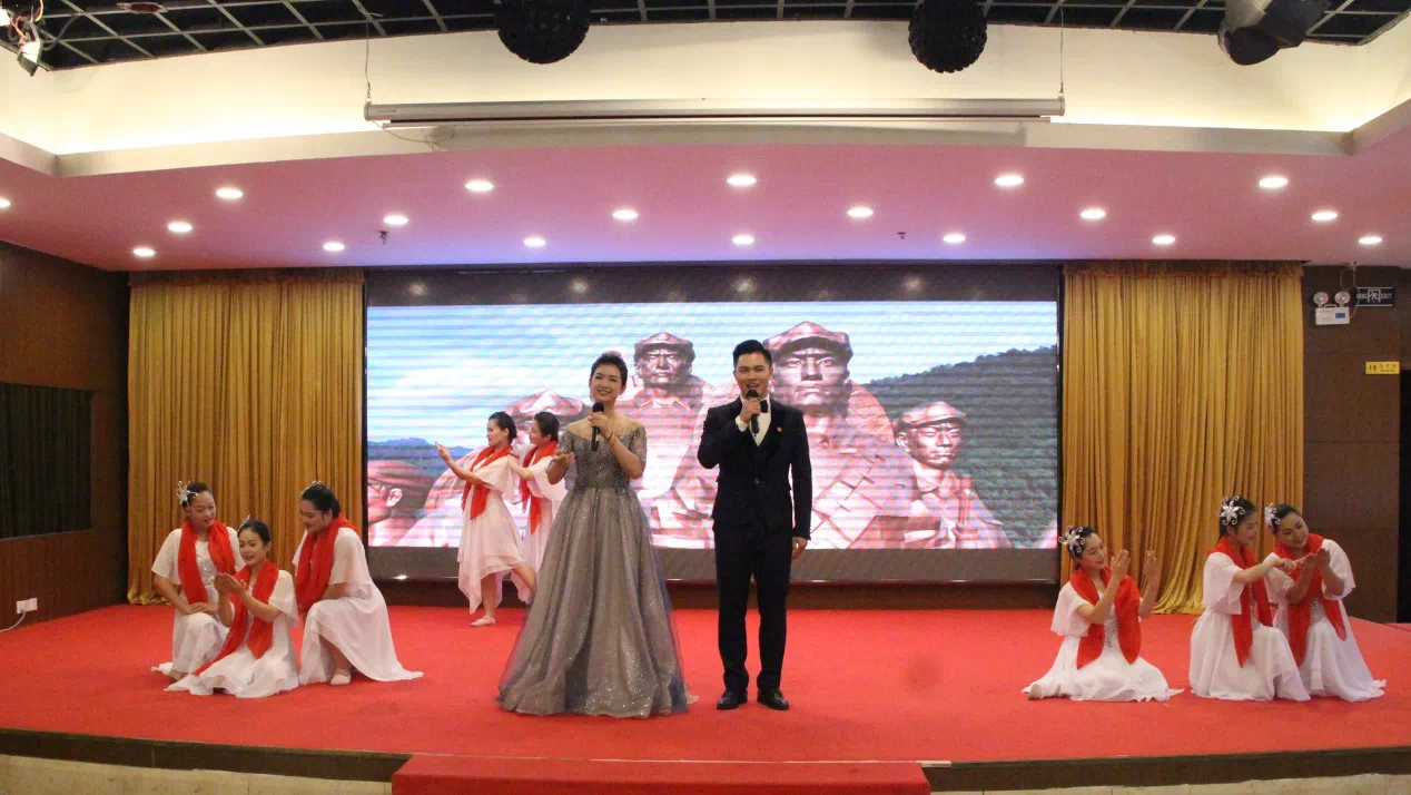 �������洫ý�������޹�˾��Ŀ�����ᵳ�� �����������ٻ񰮹�ʫ���ж��������Ƚ�