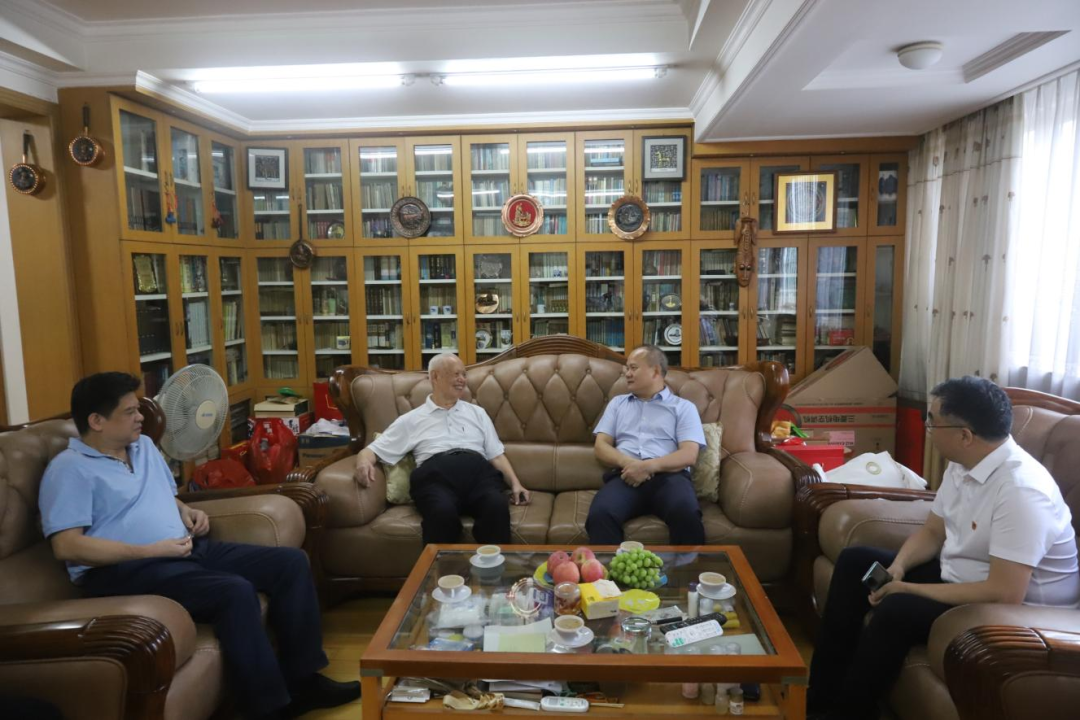 �������洫ý�������޹�˾��ί������������³����ܾ��������﷢չ����һ���߷�ο�ʻ