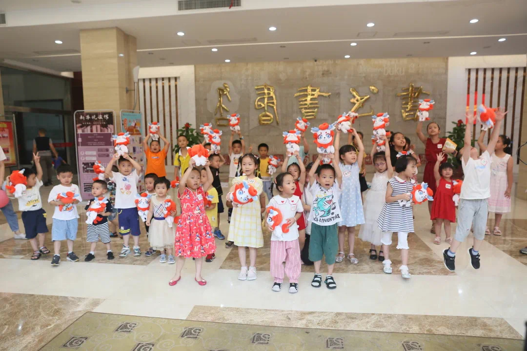 金沙检测线路js95股份有限公司进行“童心向党，，，共绘将来——庆六一儿童节暨‘新华悦读馆’第四期主题阅读活动”